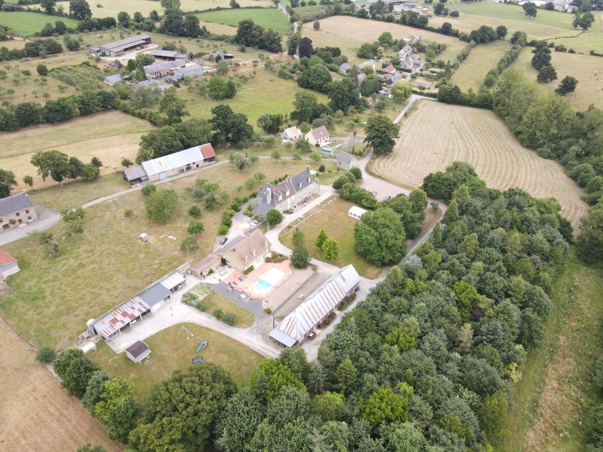 Gites De L'Aumondiere Conde-sur-Noireau ภายนอก รูปภาพ